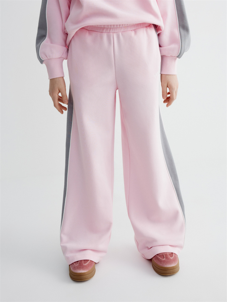 свободные брюки с лампасами для девочек от бренда sela вид слева