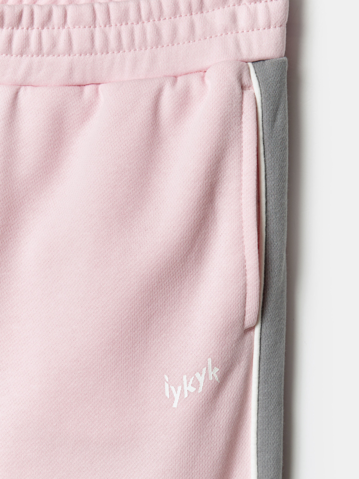 свободные брюки с лампасами для девочек из россии вид сбоку