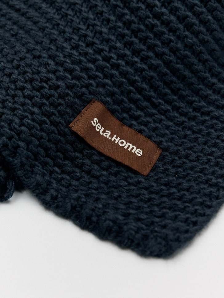 вязаный плед от бренда sela вид слева