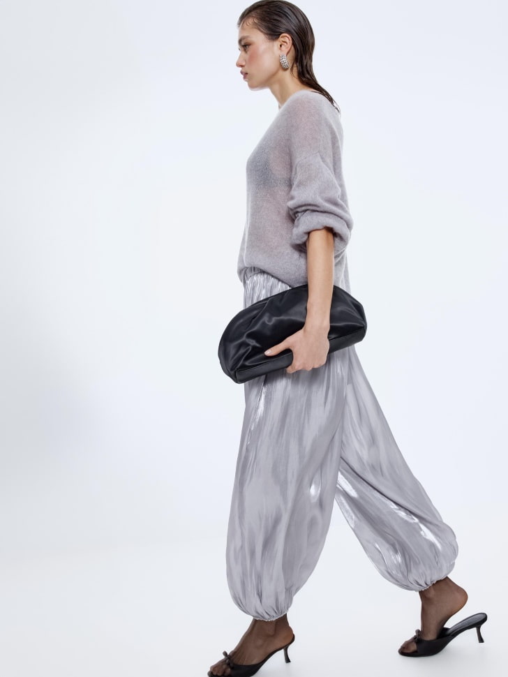 брюки-шаровары из жатой ткани с блеском 4610517139641 по акции
