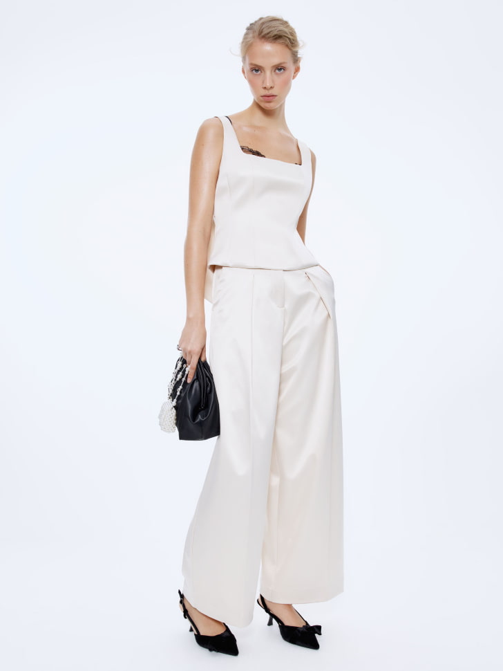 сатиновый топ с бантом на спинке 4610517130600 по акции