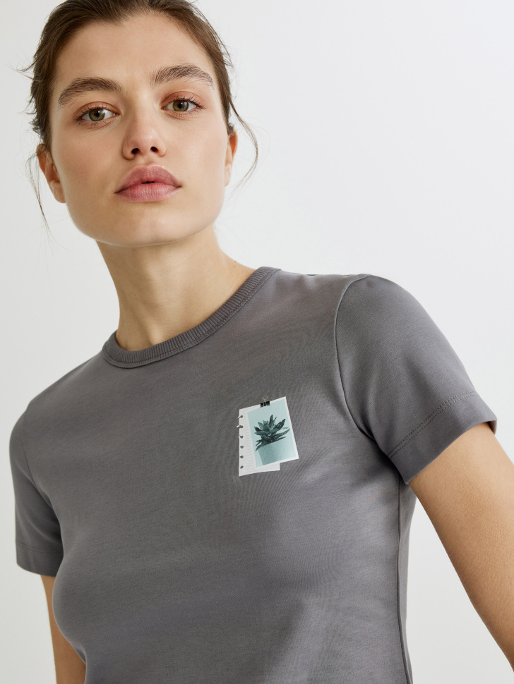 футболка с принтом из россии вид сбоку