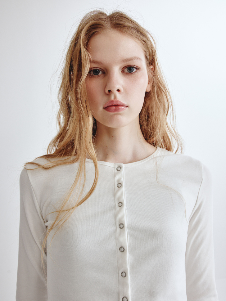 лонгслив из линейки  young по цене 1699 руб вид справа