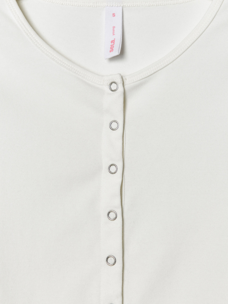 лонгслив из линейки  young универсального стиля с лицевой стороны