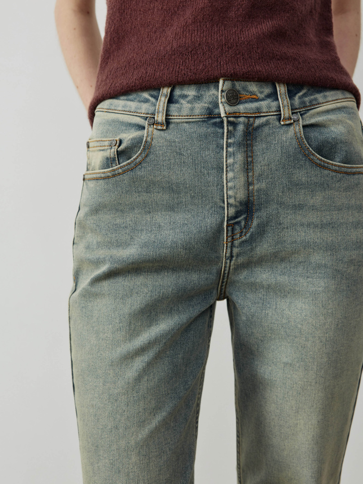 джинсы прямые с низкой посадкой из линейки  young из россии вид сбоку