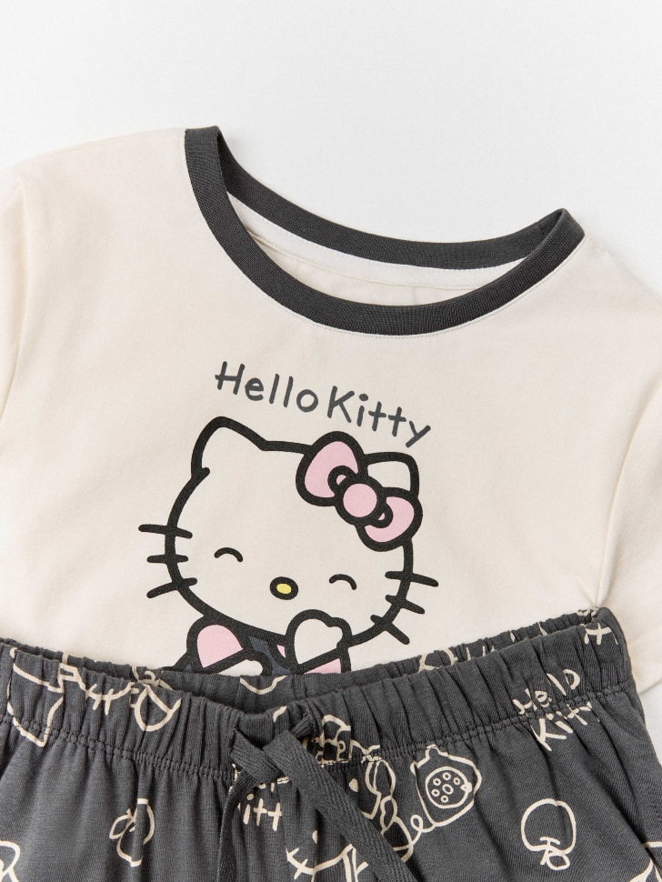 Пижама с принтом Hello Kitty для девочек. Фото №3