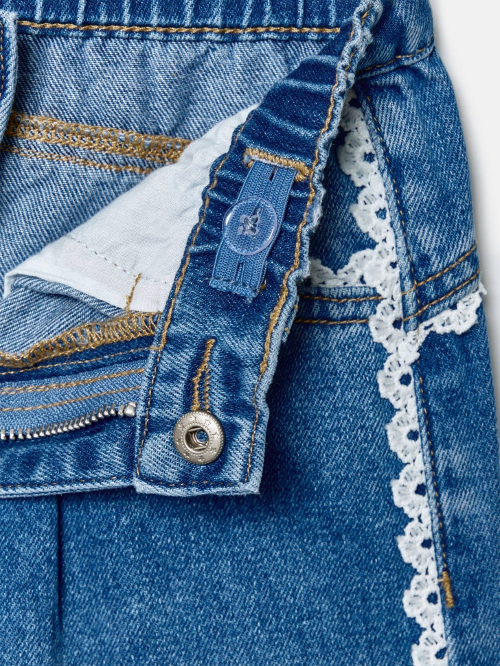 широкие джинсы с кружевной отделкой для девочек из хлопка спереди