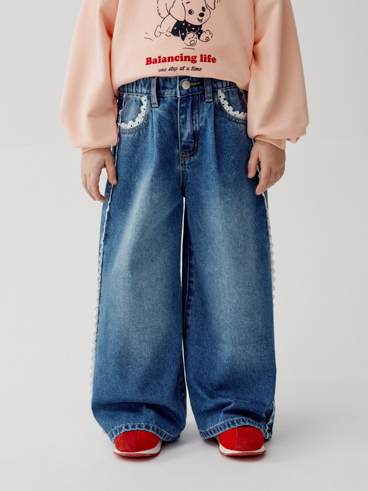 широкие джинсы с кружевной отделкой для девочек от бренда sela вид слева