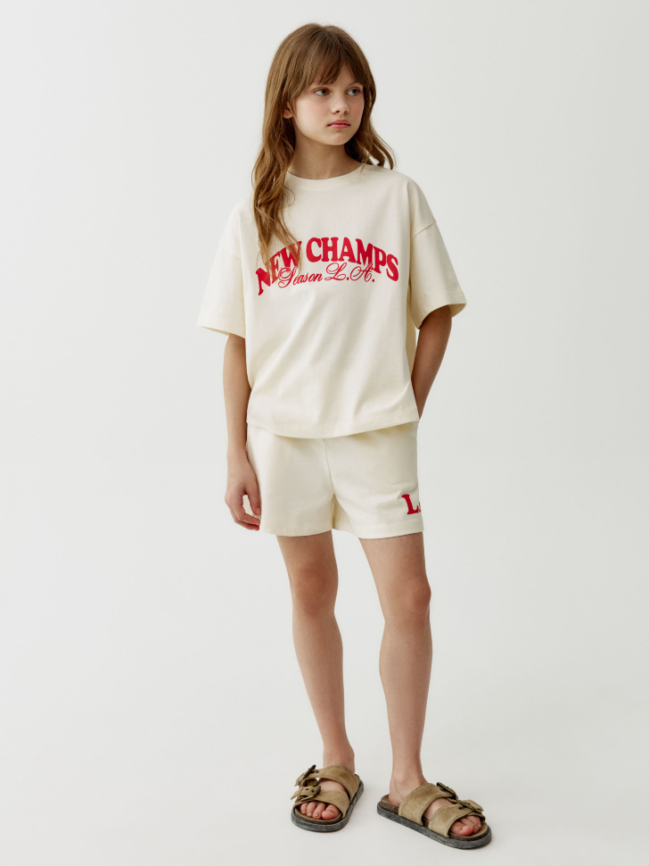 комплект из футболки и шорт для девочек по цене 1999 руб вид справа