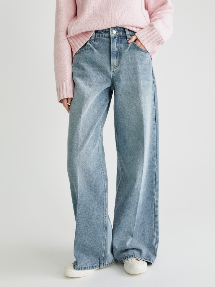 широкие джинсы со стрелками от бренда sela вид слева