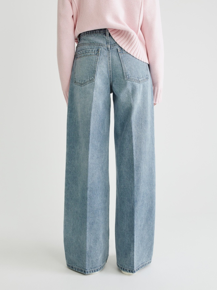 широкие джинсы со стрелками по цене 3999 руб вид справа