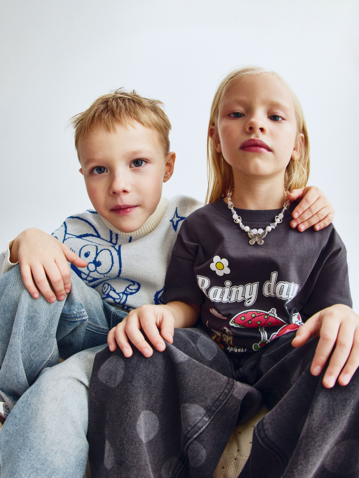 футболка оверсайз для девочек с принтом  x смешарики от бренда sela вид слева