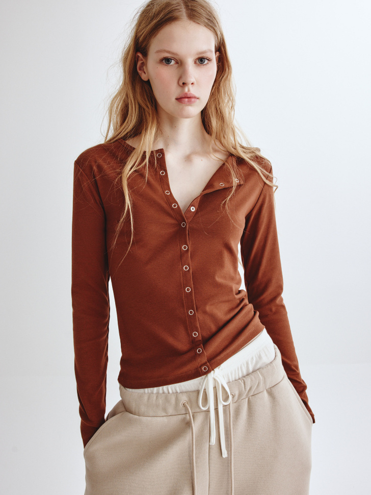 лонгслив из линейки  young из хлопка спереди