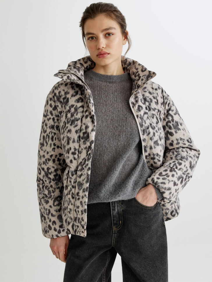 стеганая куртка с леопардовым принтом по цене 6999 руб вид справа