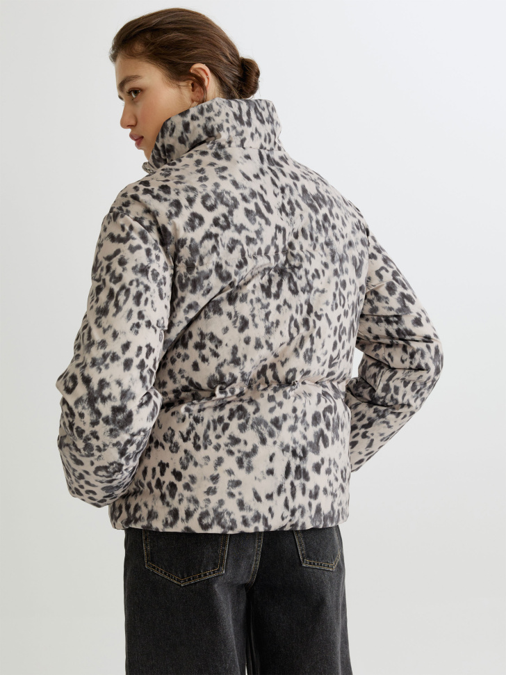 стеганая куртка с леопардовым принтом из россии вид сбоку