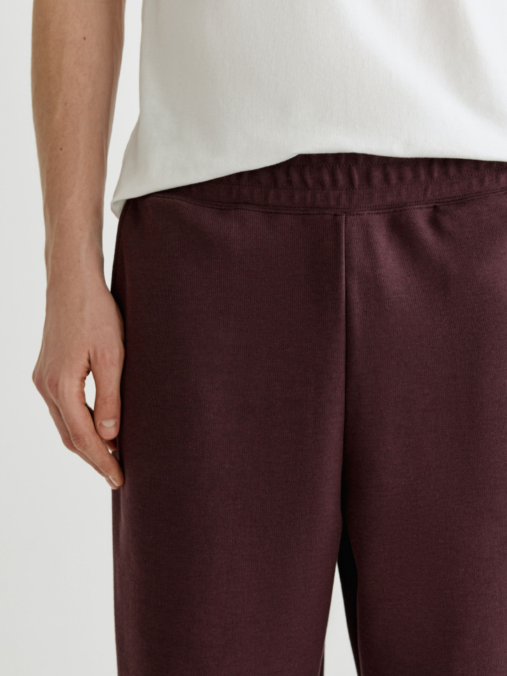 свободные трикотажные брюки из россии вид сбоку