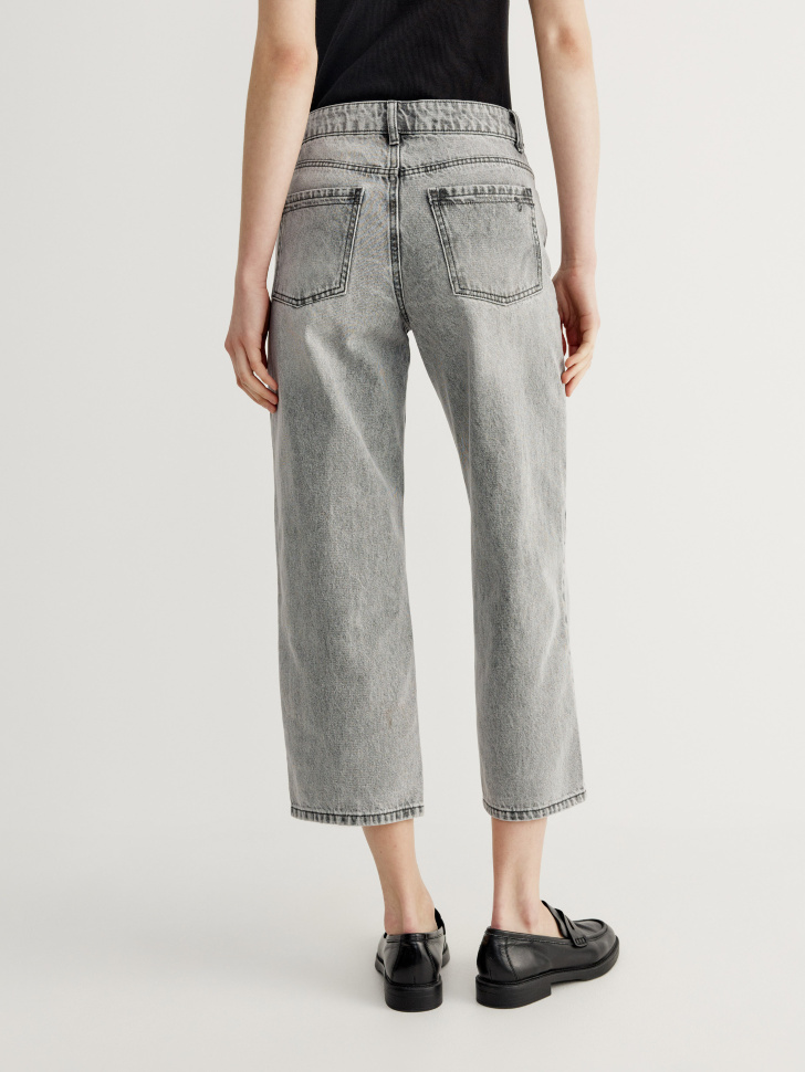 укороченные объемные джинсы со средней посадкой по цене 2599 руб вид справа