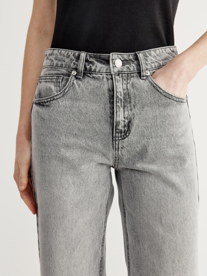 укороченные объемные джинсы со средней посадкой из россии вид сбоку