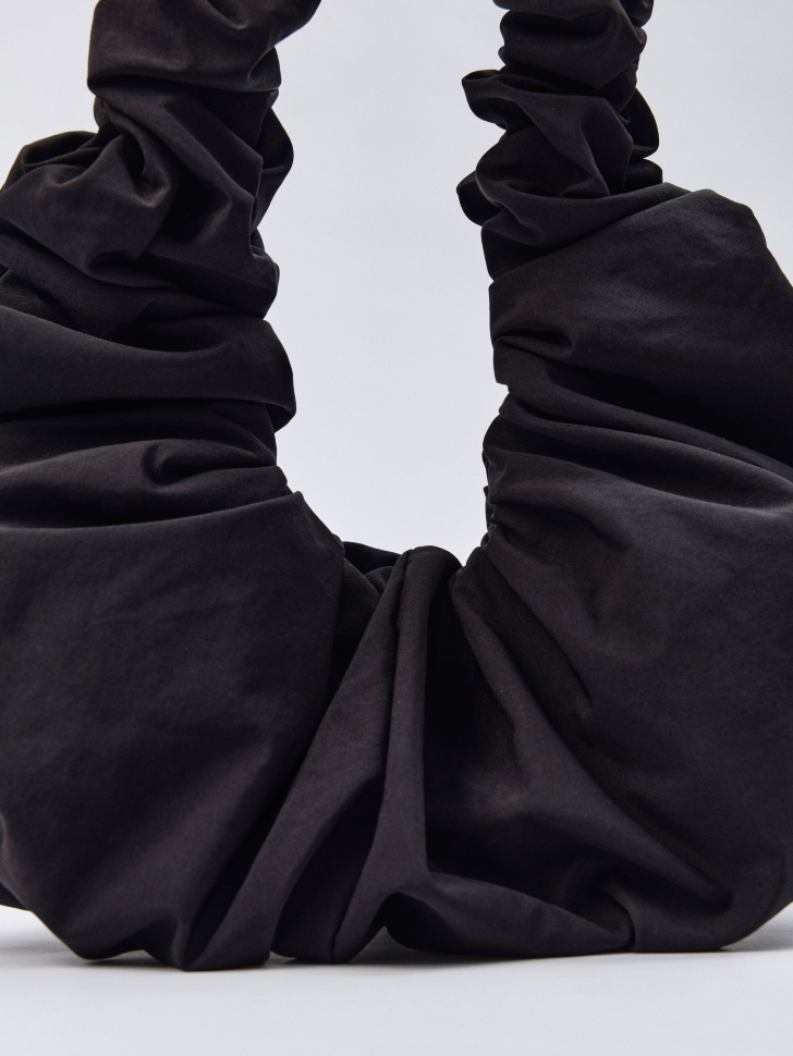 сумка хобо из линейки  young от бренда sela вид слева