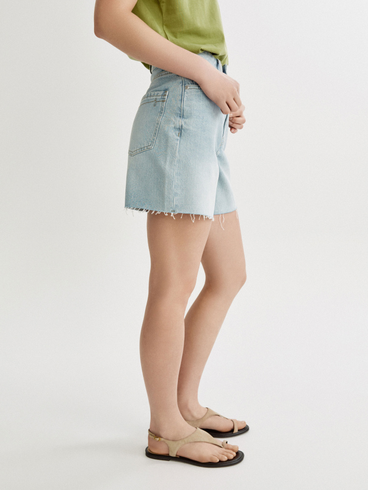 базовые джинсовые шорты с необработанным краем из россии вид сбоку