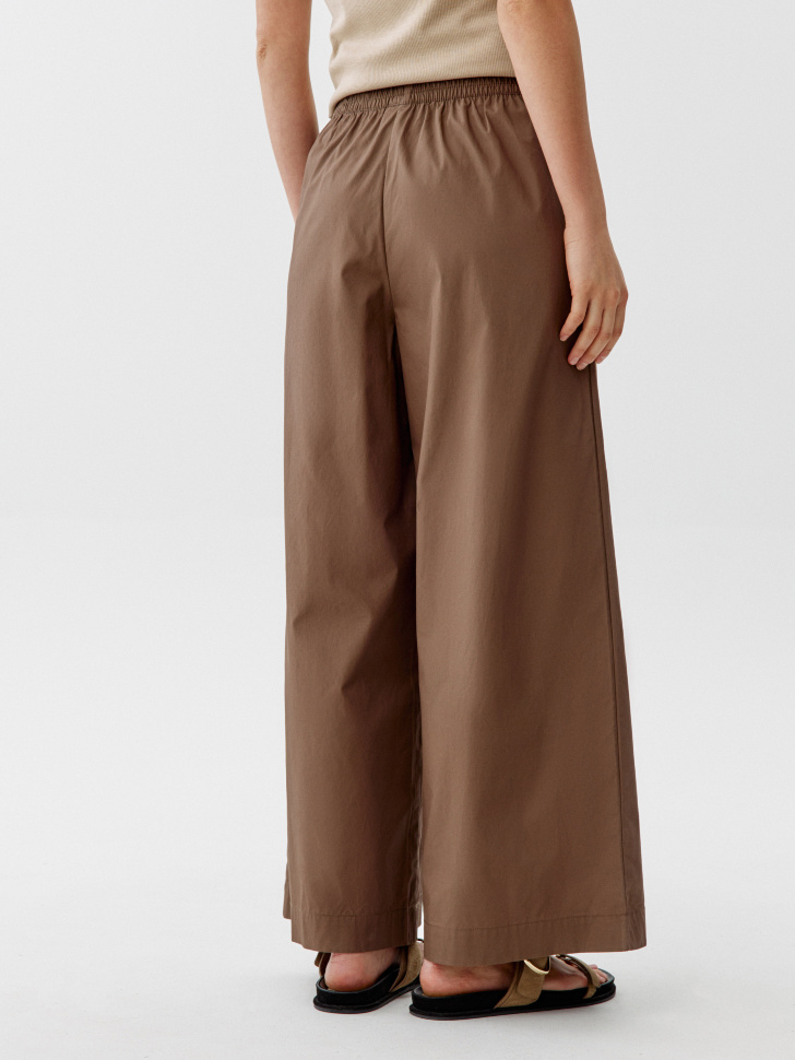 широкие брюки из хлопка со складками по цене 2599 руб вид справа