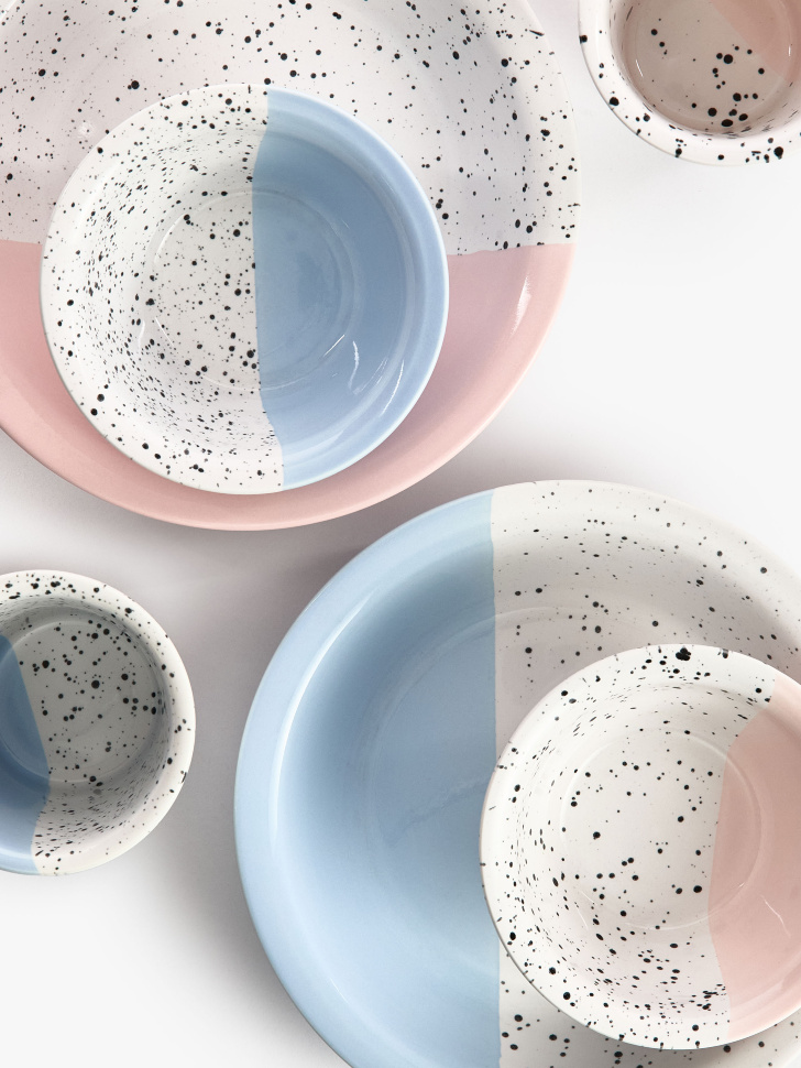 детская глубокая тарелка из костяного фарфора от бренда sela вид слева