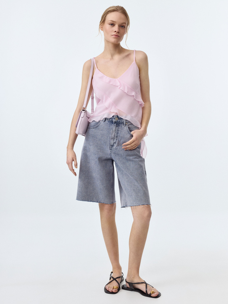 

Джинсовые шорты с розовым тинтом