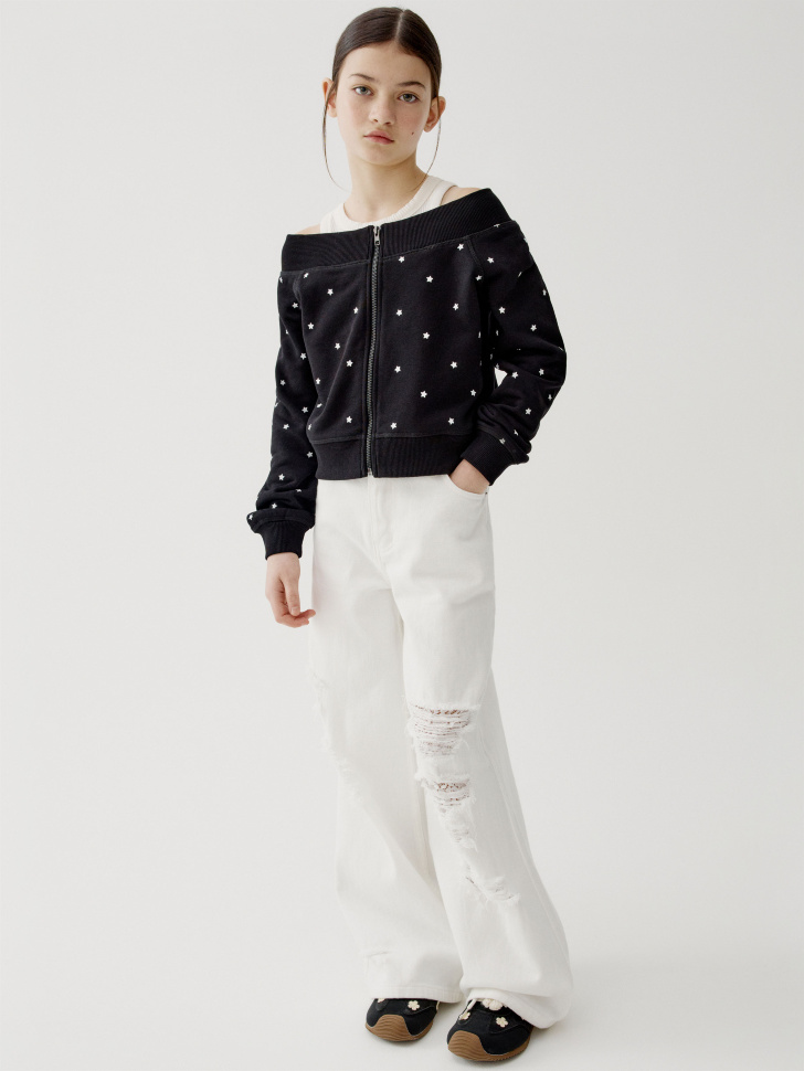 укороченная толстовка с открытыми плечами для девочек от бренда sela вид слева