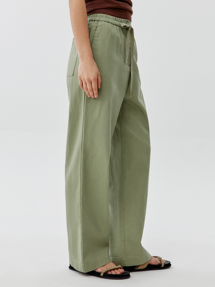 брюки из льна и хлопка с эффектом стирки по цене 3999 руб вид справа