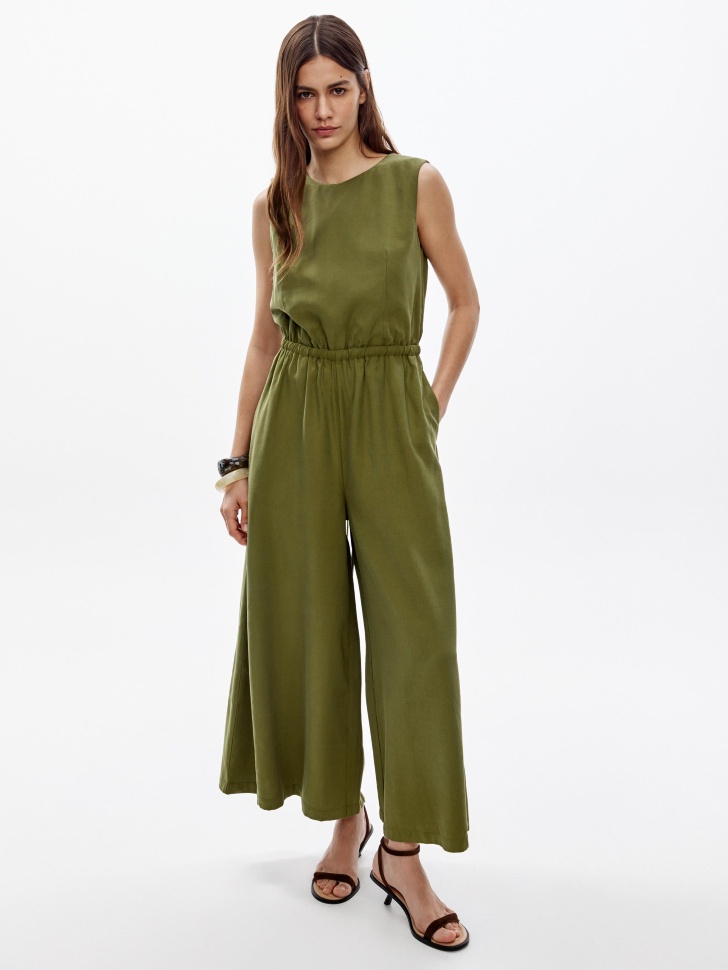 комбинезон из смесовой вискозы от бренда sela вид слева