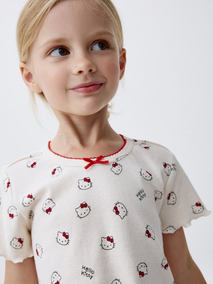 Пижама с принтом Hello Kitty для девочек. Фото №3