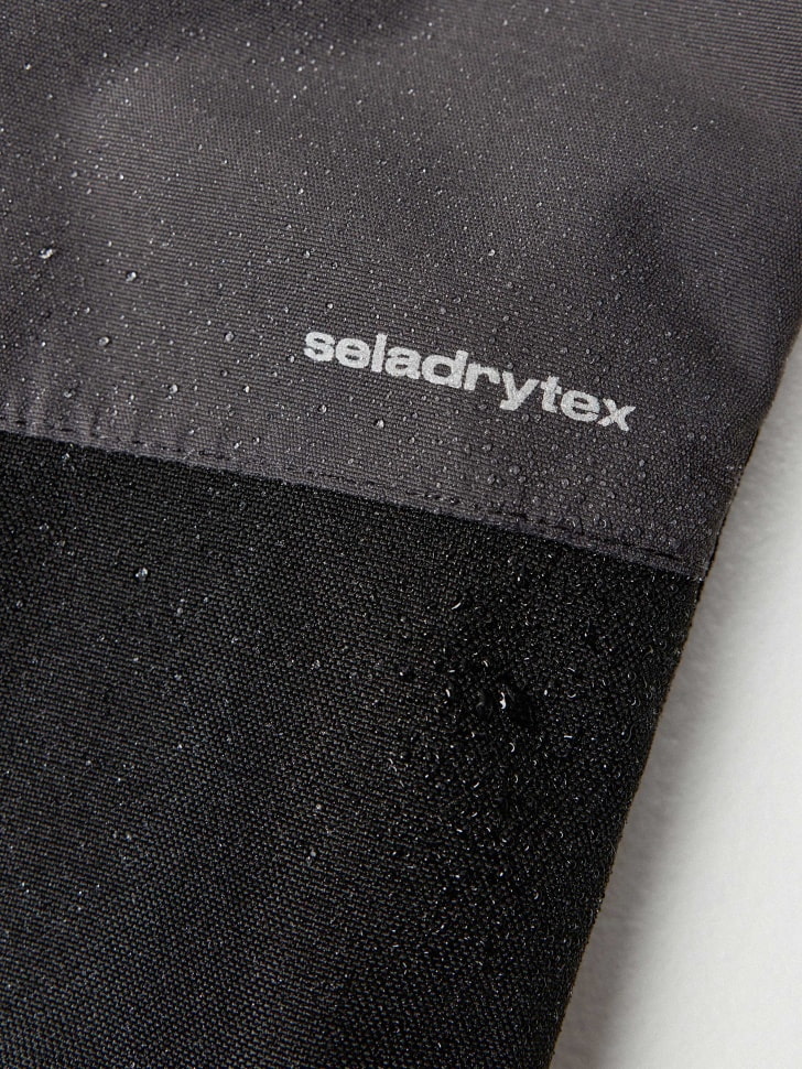 Демисезонные брюки из технологичной мембранной ткани seladrytex® для девочек. Фото №8