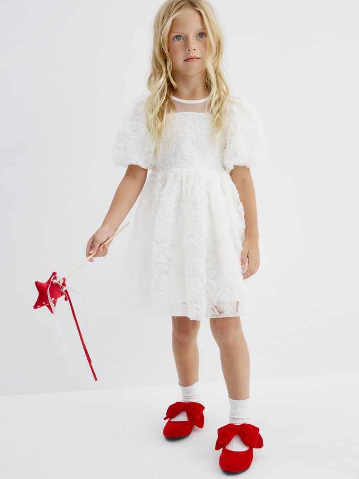 нарядное платье с объемными цветами для девочек 4610517075895 по акции