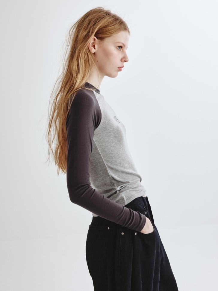 лонгслив из лиоцелла и шерсти из линейки  young из россии вид сбоку