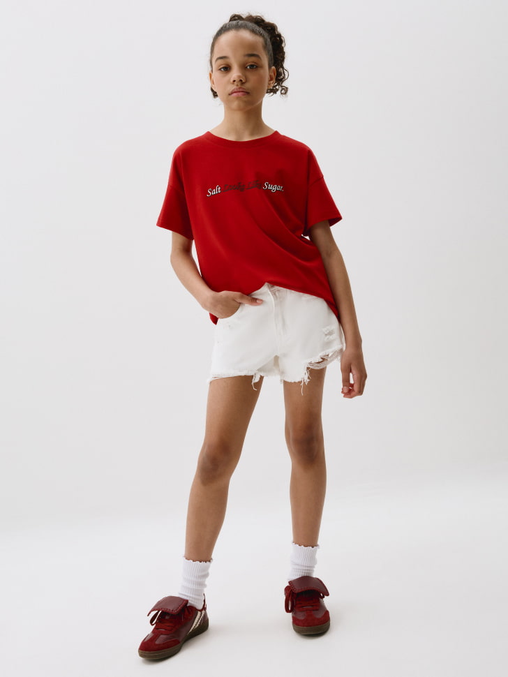 рваные джинсовые шорты для девочек от бренда sela вид слева