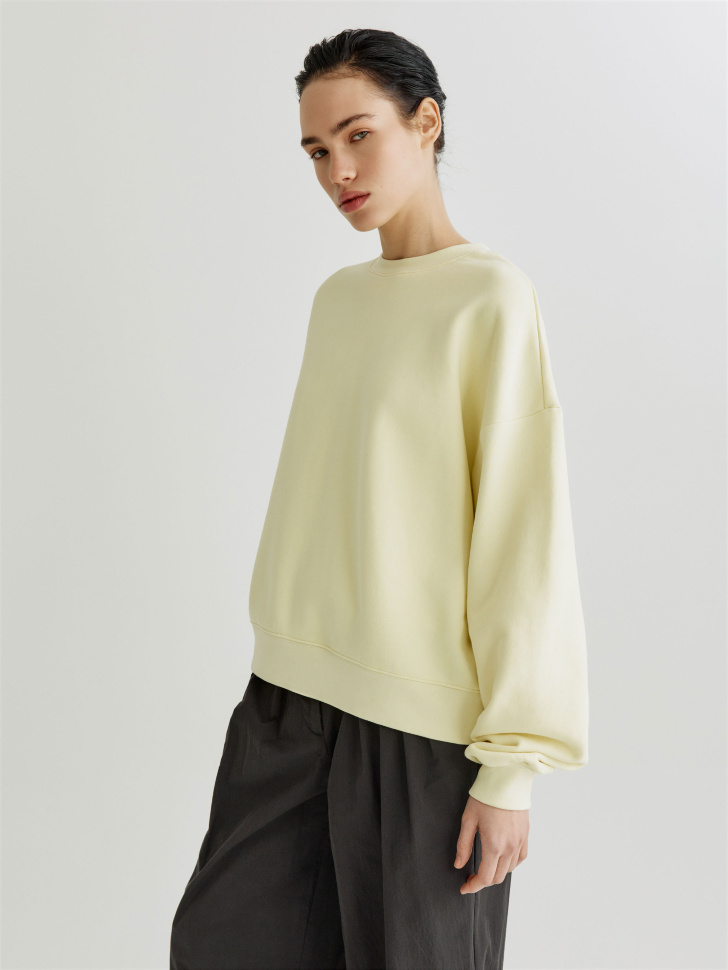 свитшот оверсайз из футера из россии вид сбоку