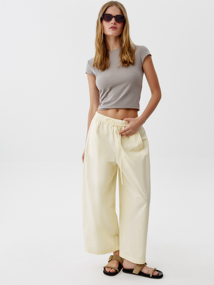 укороченные хлопковые брюки объемного силуэта 4610517574084 фотография