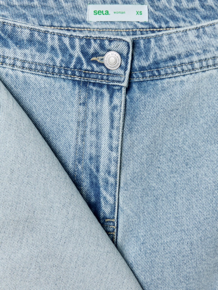 джинсовая мини юбка-шорты с запахом по цене 2799 руб вид справа