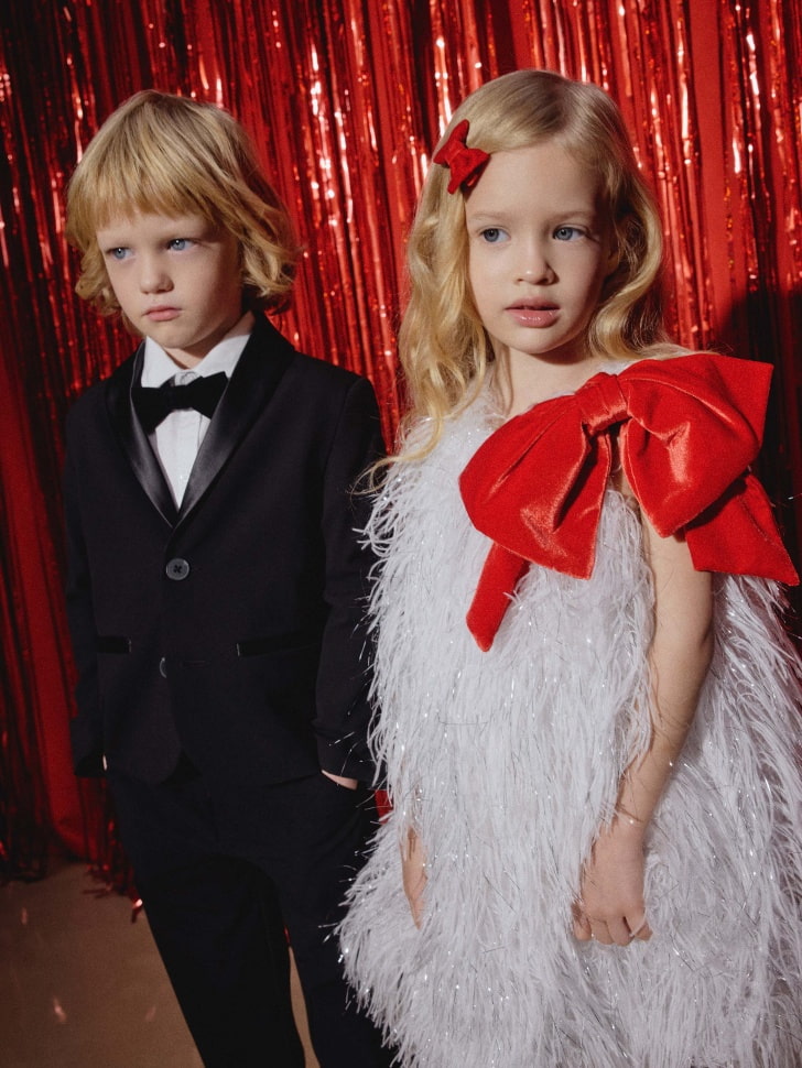 Платье с эффектом перьев для девочек 3299₽