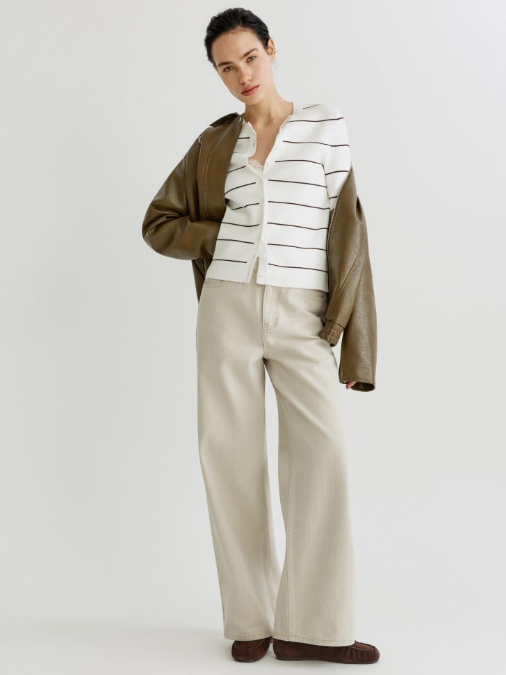 вязаный кардиган в полоску от бренда sela вид слева