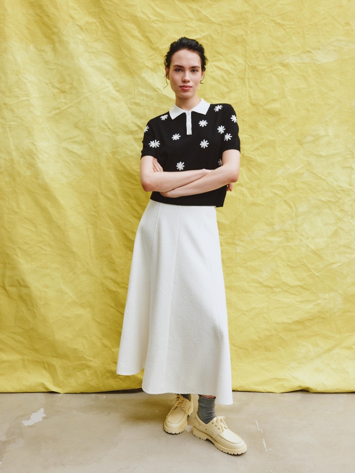 джемпер с цветочной аппликацией от бренда sela вид слева