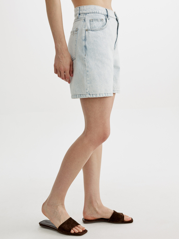 базовые джинсовые шорты со средней посадкой по цене 2299 руб вид справа