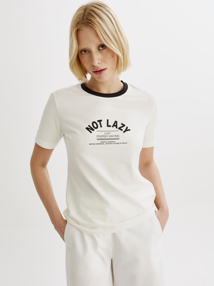 Футболка SELA приталенная с преппи-принтом, белый, арт. 50521