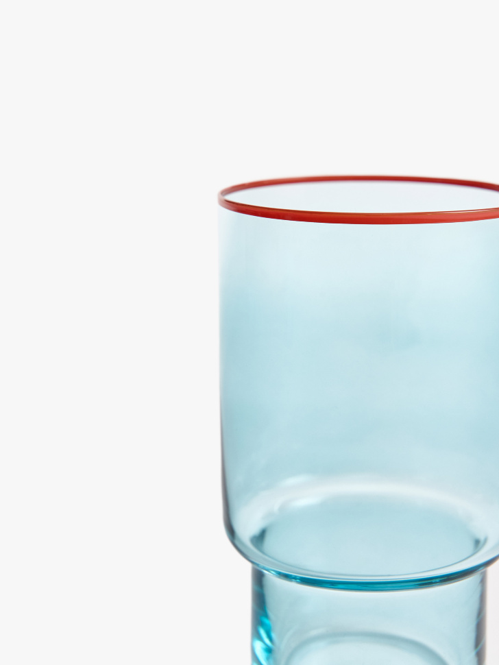 стакан из цветного стекла от бренда sela вид слева