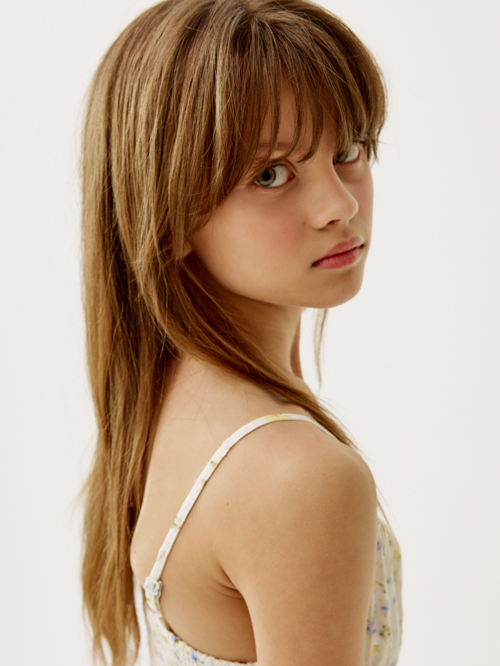 вискозное платье на бретелях для девочек по цене 2299 руб вид справа