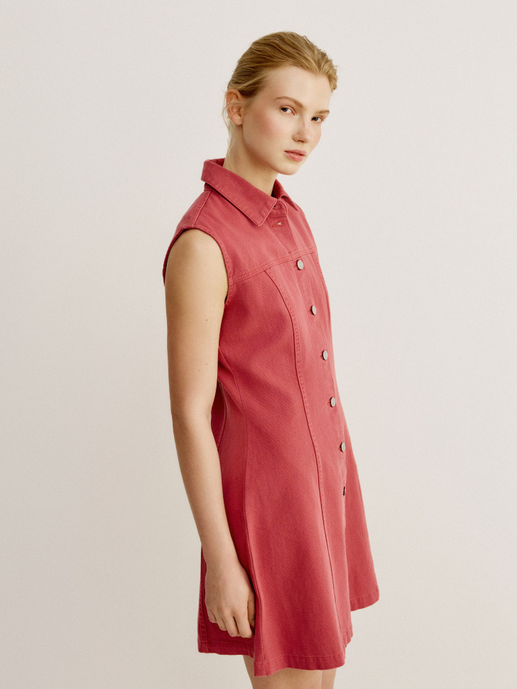 джинсовое мини-платье по цене 3999 руб вид справа