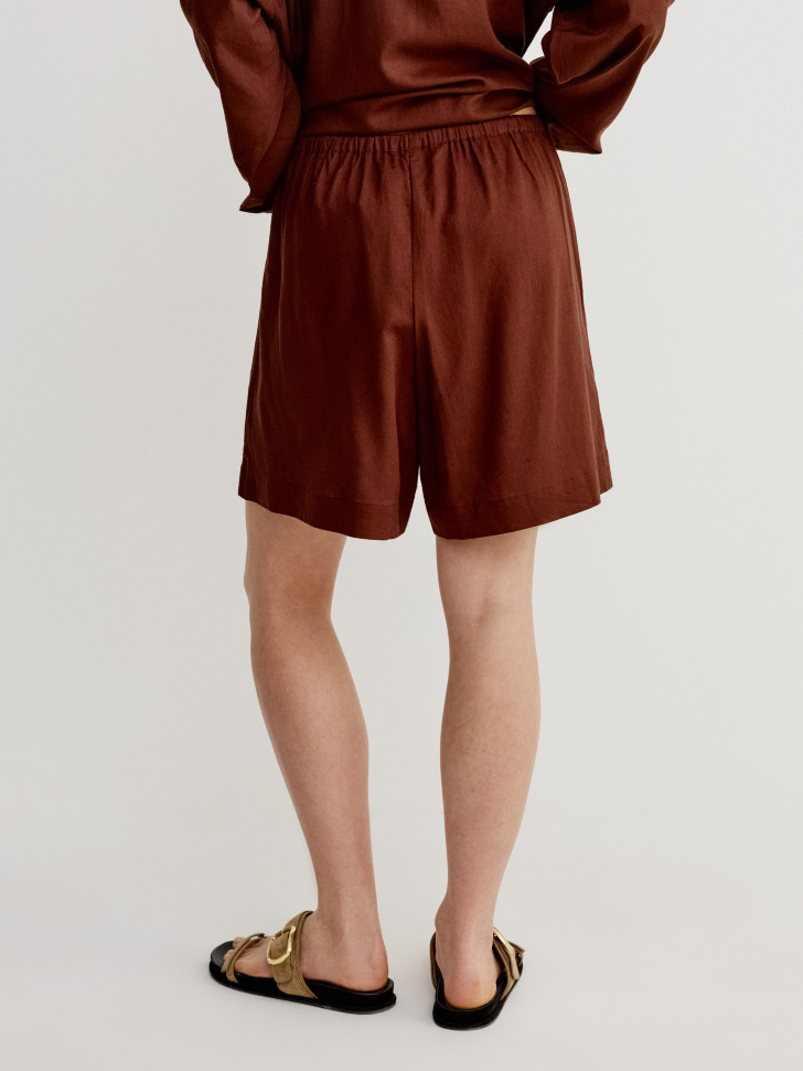 широкие шорты с содержанием льна по цене 1999 руб вид справа