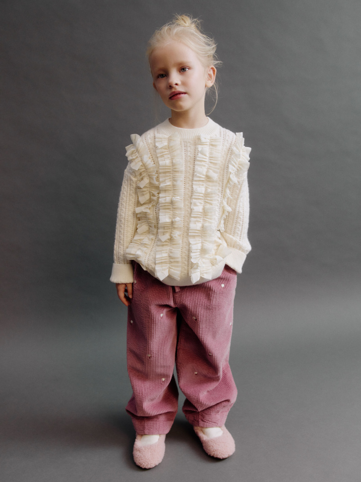 вязаный джемпер с оборками для девочек от бренда sela вид слева