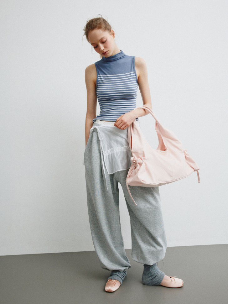 топ с воротником из смесового модала из линейки  young от бренда sela вид слева