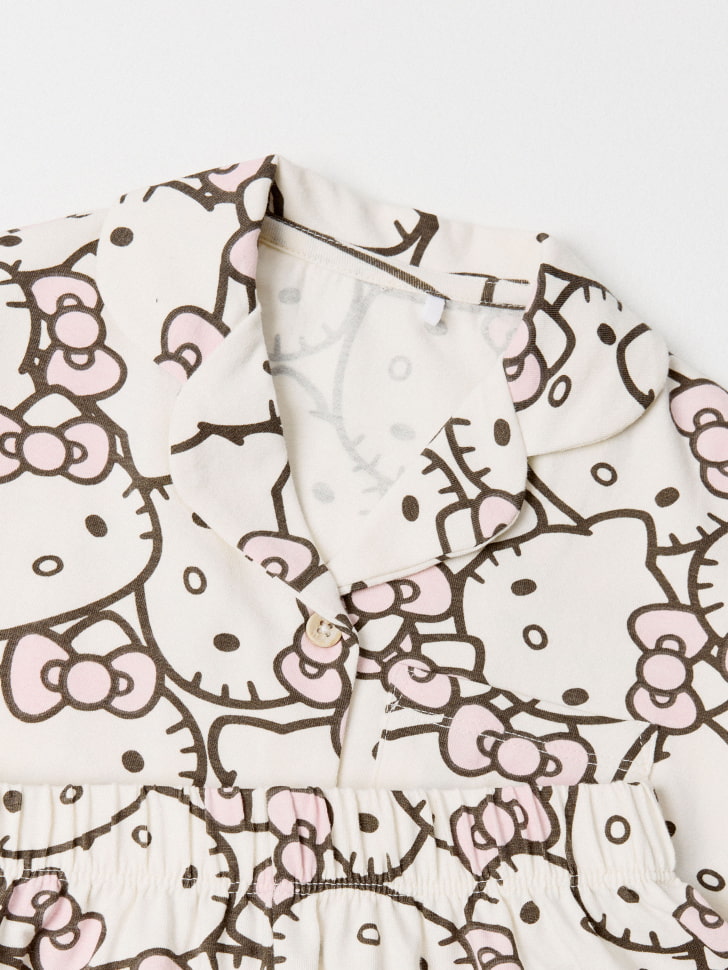 Трикотажная пижама с принтом Hello Kitty для девочек. Фото №3